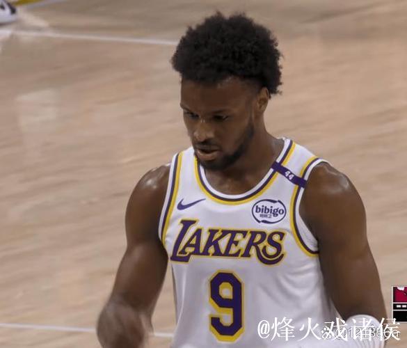 克内克特狂砍35分,布朗尼贡献4分2篮板,湖人险胜太阳 克内克特狂砍35分,布朗尼贡献4分2篮板,湖人险胜太阳